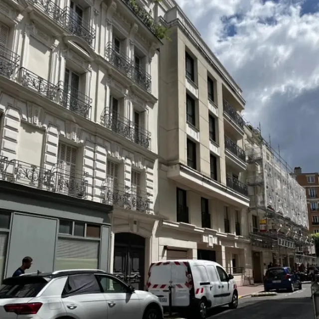 Local Commercial 21 m² 92300 Chaptal/ Louise Michel